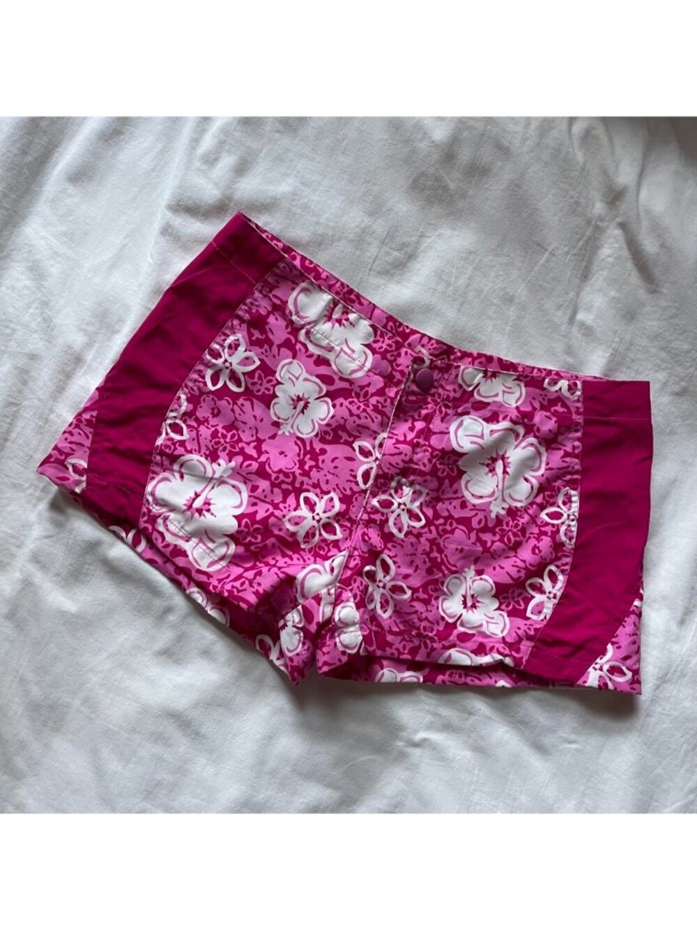 2000s Bongo pink & white floral beach shorts